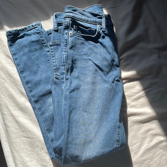 GAP Denim - Very good condition skinny blue jeans by Gap, size 00/24P